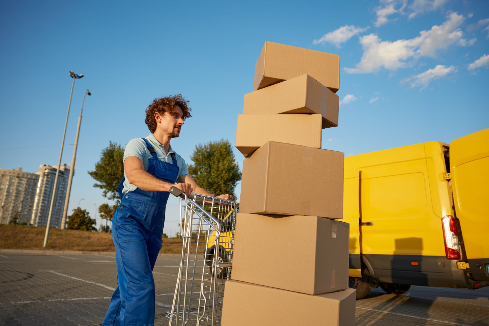 young-courier-delivering-personal-customer-belongi-2024-12-05-16-31-49-utc (5) | Best Dubai Storage moving