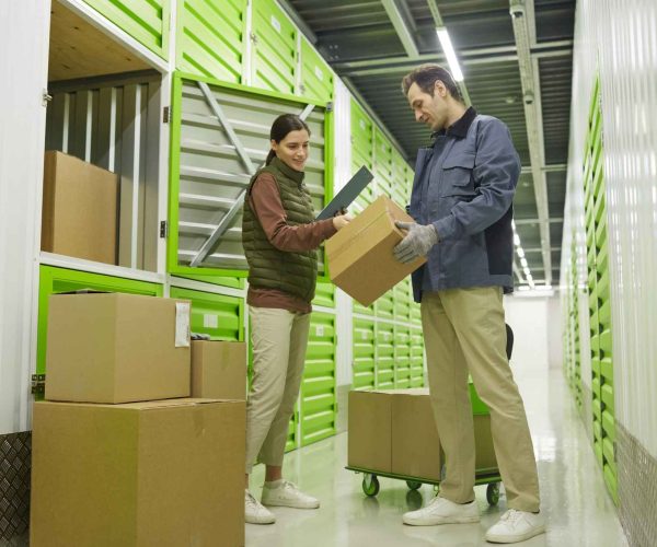 people-shipping-boxes-2026-03-19-09-25-00-utc_compressed-1.jpg